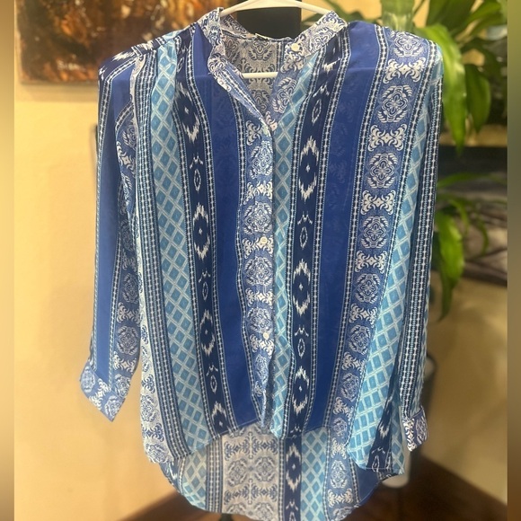 Banana Republic Tops - Banana Republic blouse size small in GUC